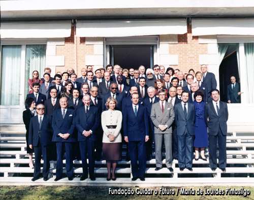 Participantes de uma reunião do InterAction Council realizado em Espanha