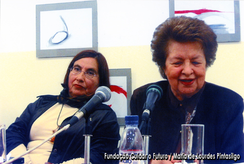 Maria de Lourdes Pintasilgo e Isabel do Carmo durante a sessão de lançamento do livro de Isabel do Carmo, "Puta de prisão. A prostituição vista em Custóias", realizada na Livraria Ler Devagar