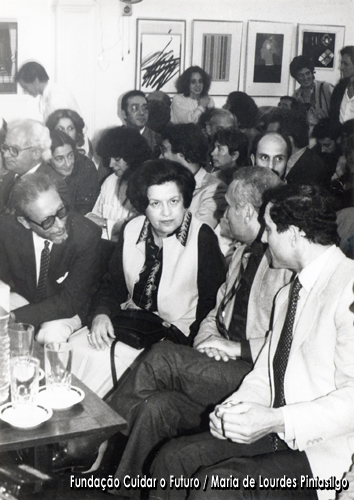 Maria de Lourdes Pintasilgo a conversar com Pezarat Correia, Fischer Lopes Pires e Costa Neves durante um colóquio-debate organizado pela sua candidatura às eleições presidenciais de 1986, realizado a 09.Nov.1985 no Centro Nacional de Cultura