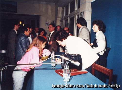 Final dos trabalhos da mesa redonda subordinada ao tema Portugal nos anos 90 iniciativa local desenvolvimento, Caldas da Rainha, 1985, organizada pela candidatura presidencial de Maria de Lourdes Pintasilgo